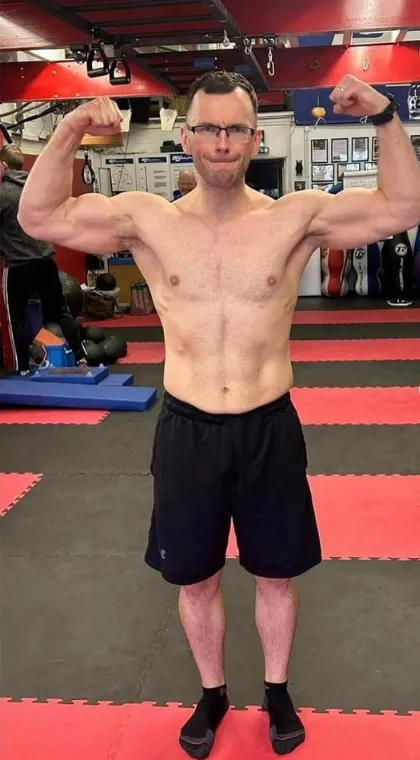 Homem definido após treino personalizado